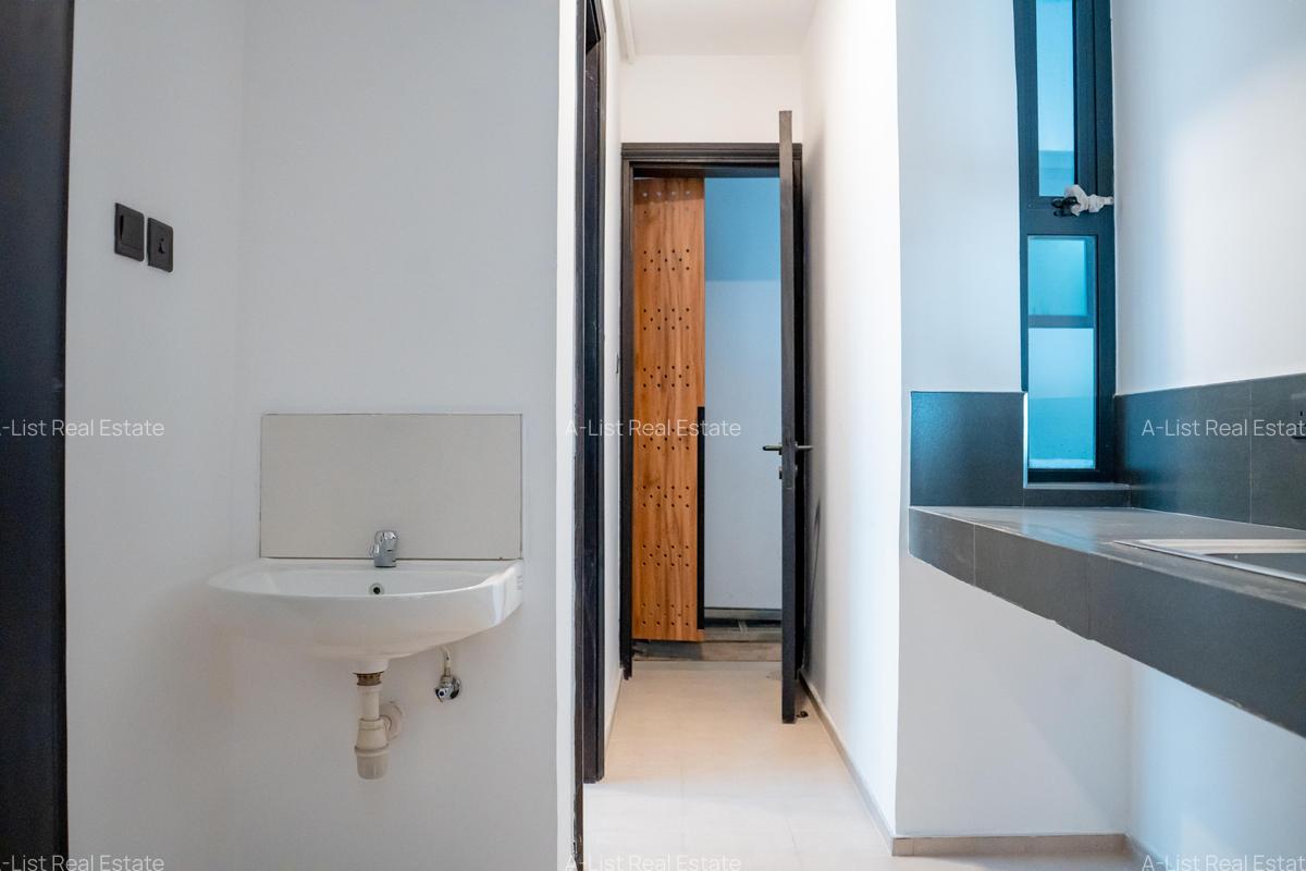 2 Bed Apartment with En Suite at Peponi Road - 6