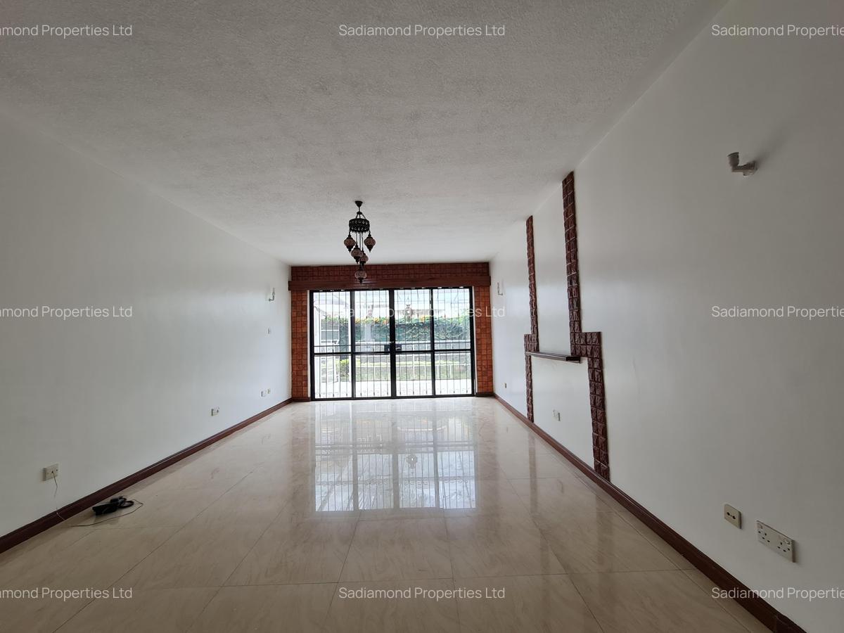 4 Bed Townhouse with En Suite at Brookside Drive - 8