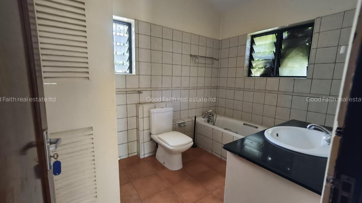 5 Bed House with En Suite in Gigiri - 14