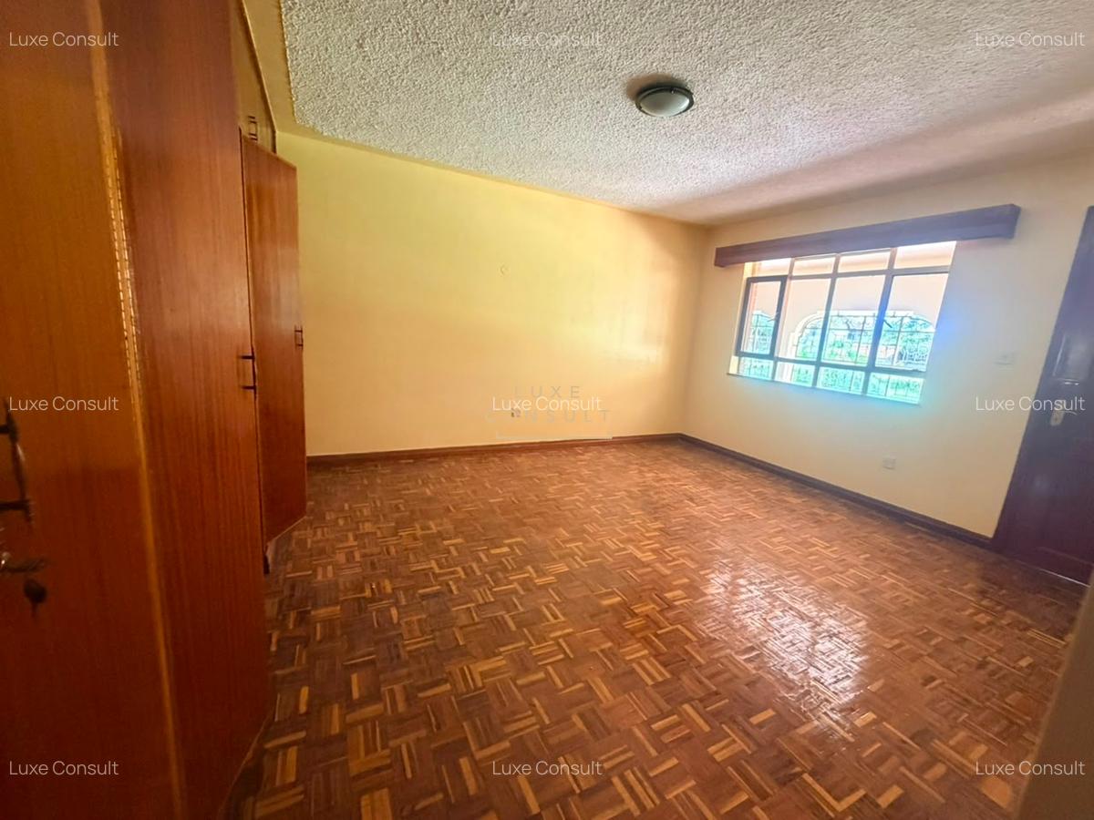 5 Bed Townhouse with En Suite in Nyari - 6