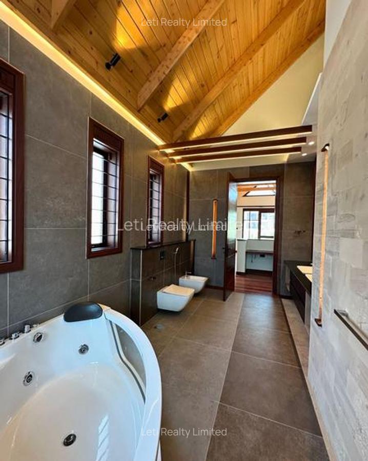 5 Bed House with En Suite in Runda - 8