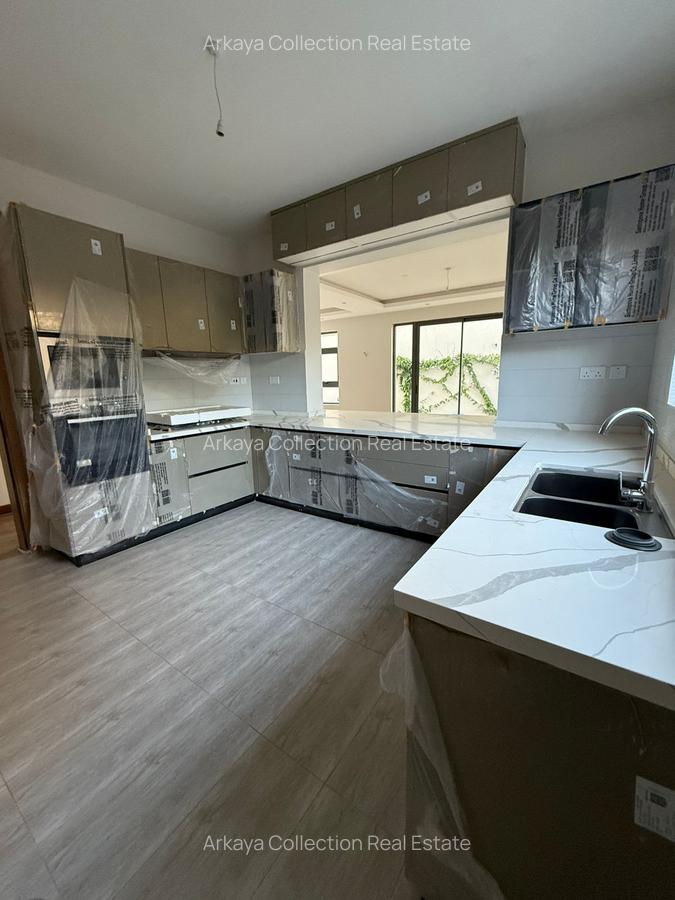 6 Bed Townhouse with En Suite in Lavington - 3