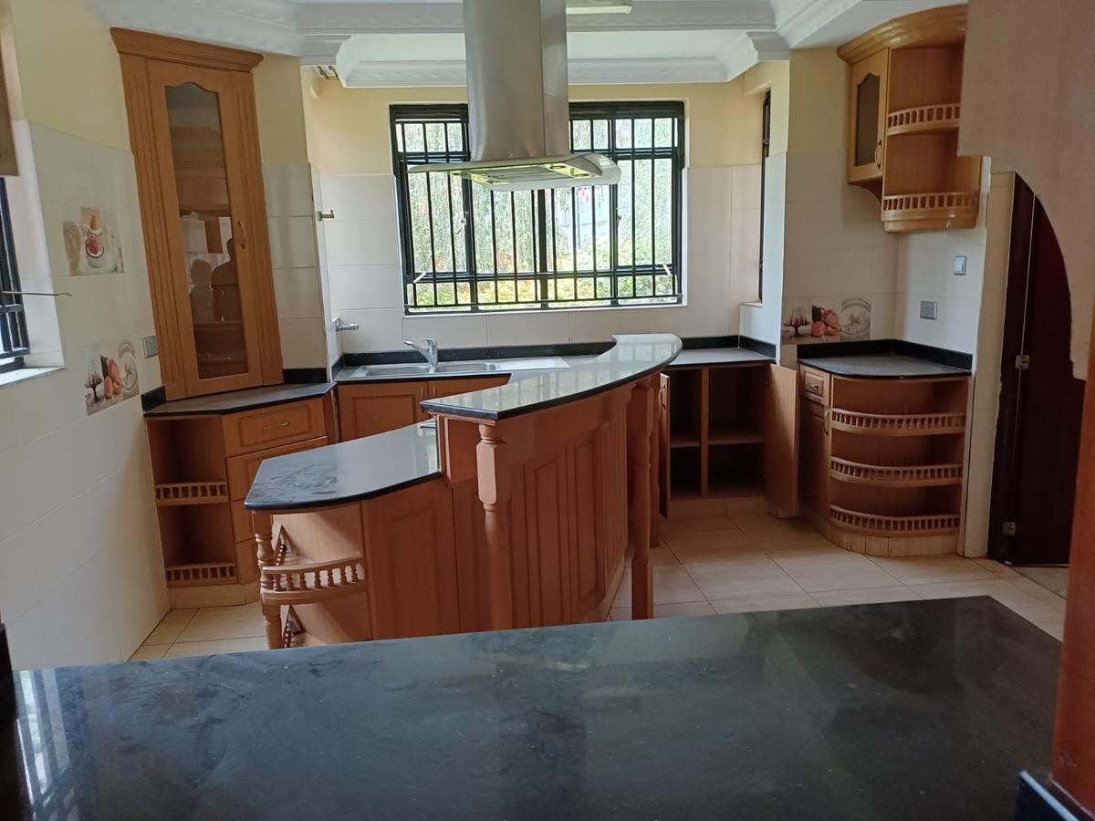 4 Bed Townhouse with En Suite at Lavington - 4