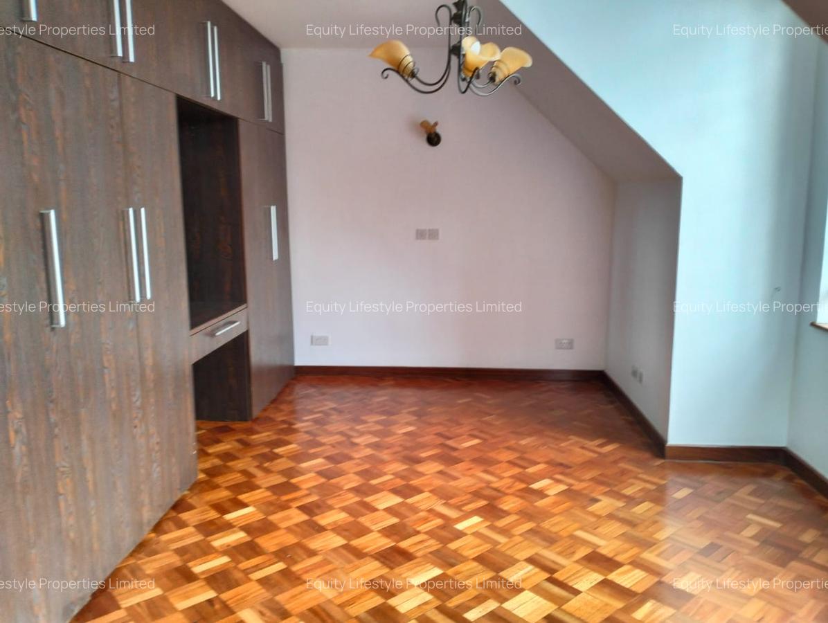 4 Bed Townhouse with En Suite in Lavington - 7