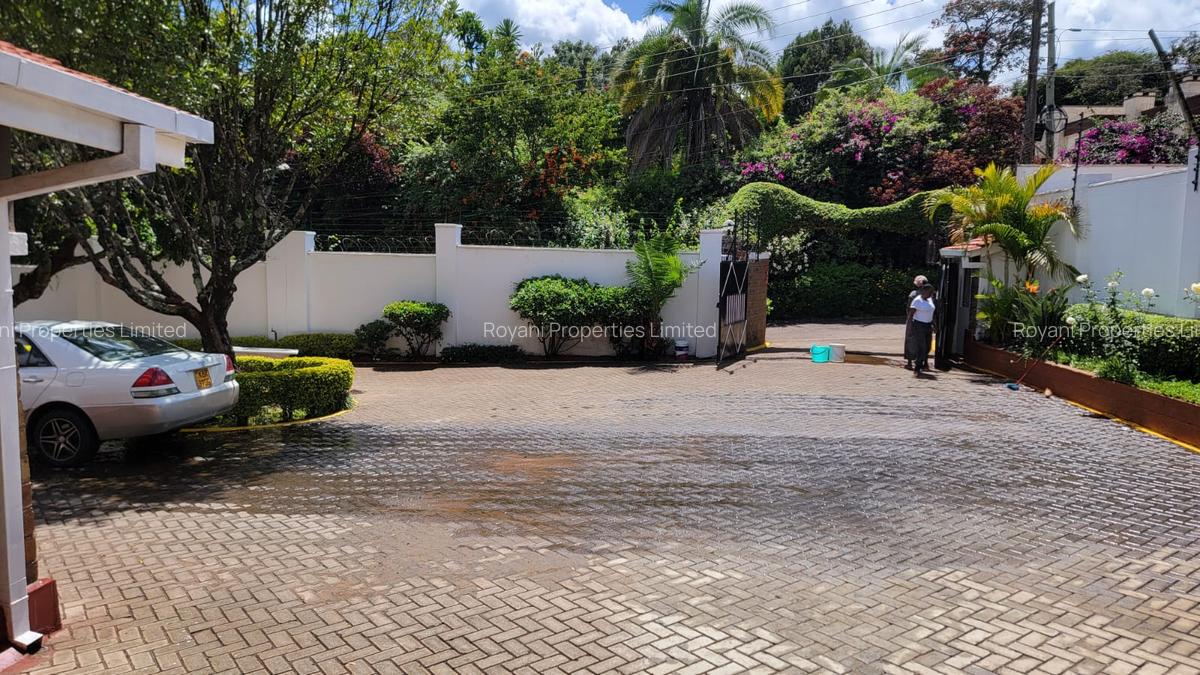5 Bed House with En Suite in Rosslyn - 19