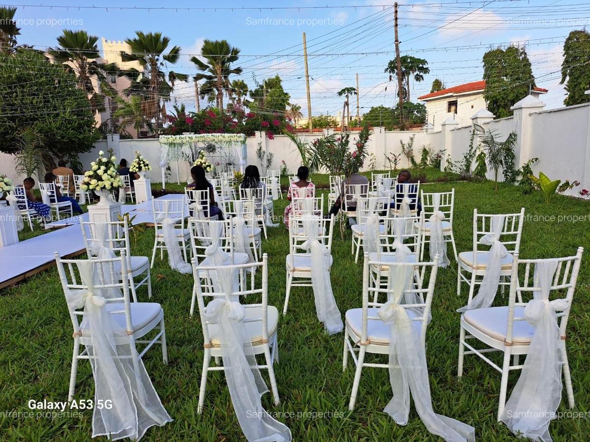 7 Bed Villa with En Suite at 1St Avanue - 9