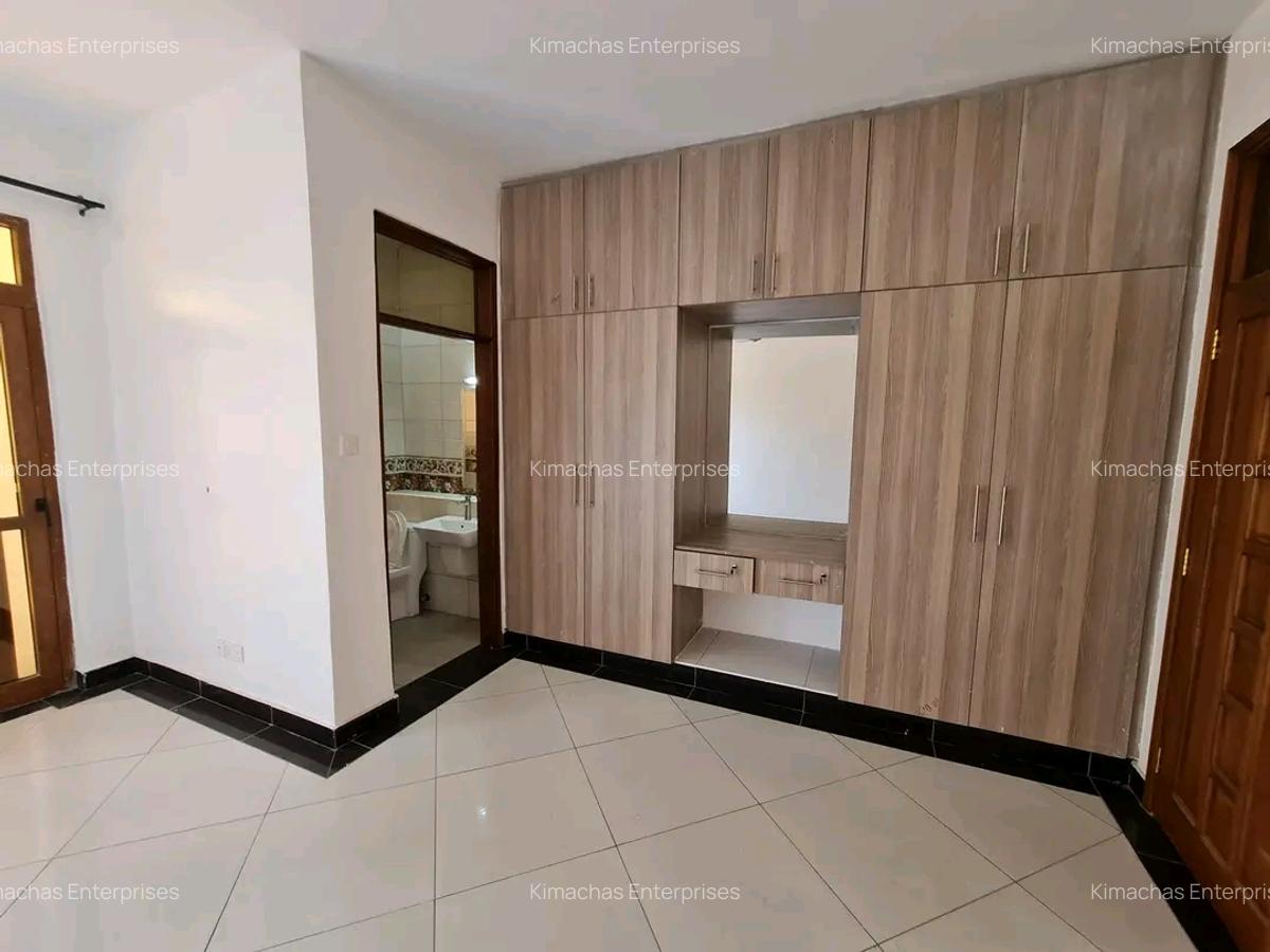 3 Bed Apartment with En Suite at Moyne Drive - 15