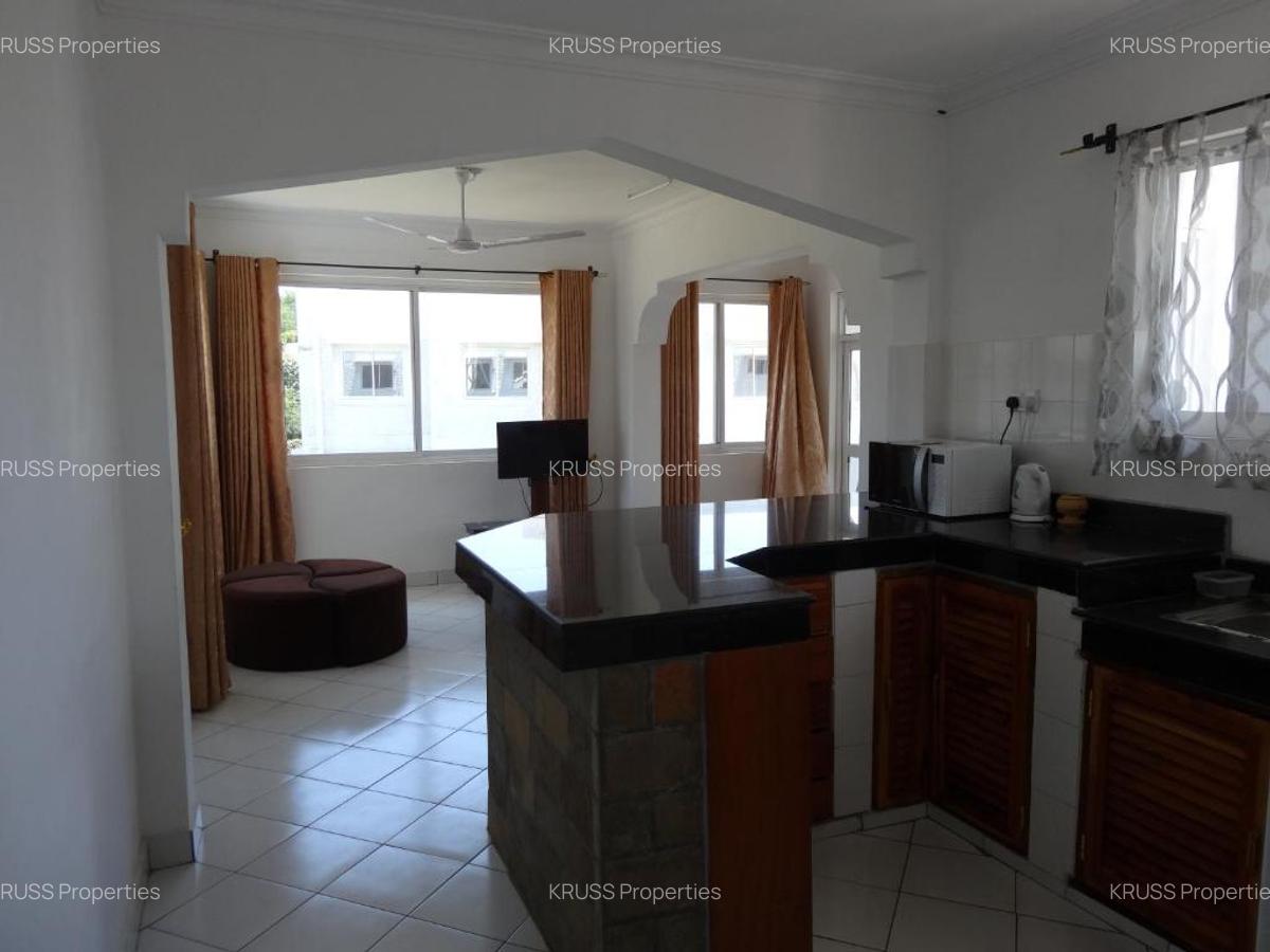 2 Bed Apartment with En Suite at As82 - 8