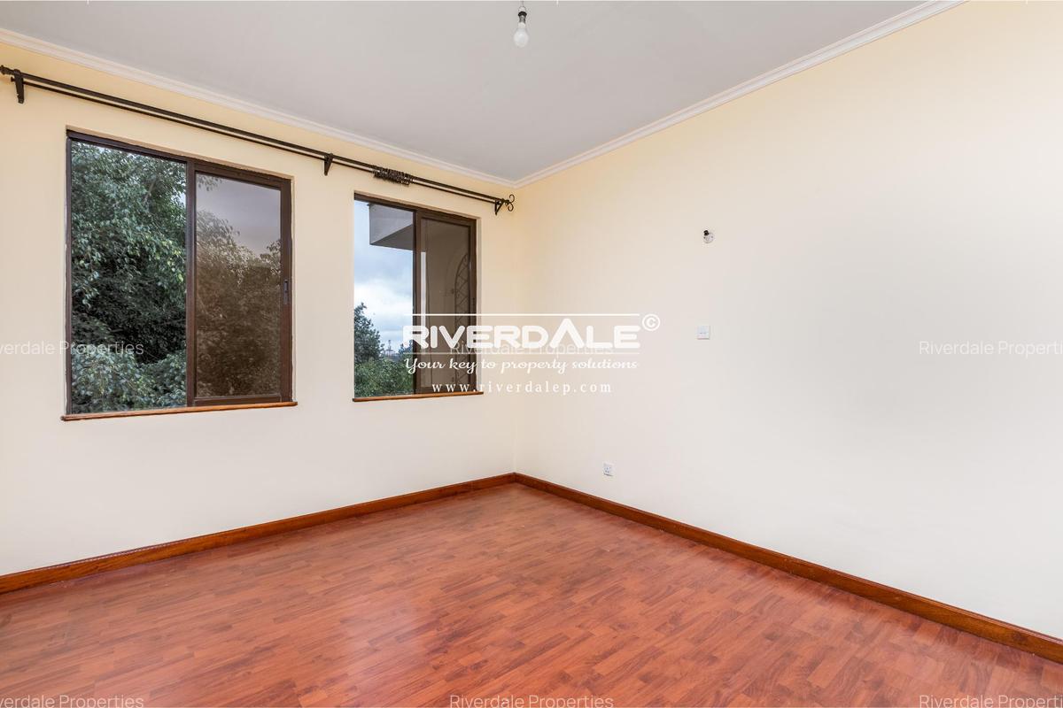 3 Bed Apartment with En Suite in Parklands - 13