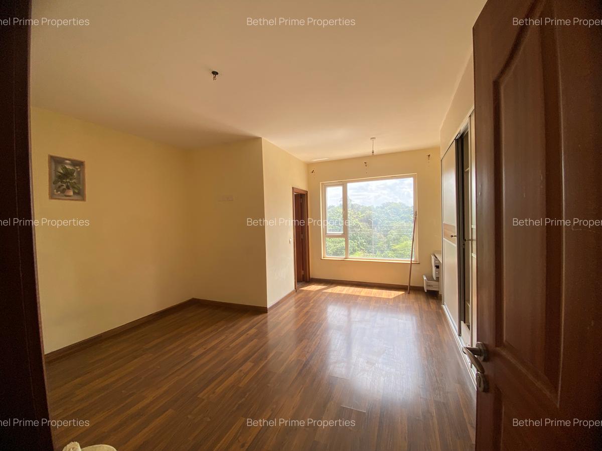4 Bed Apartment with En Suite in Parklands - 20
