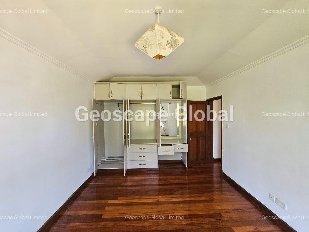 5 Bed House with En Suite in Runda - 6