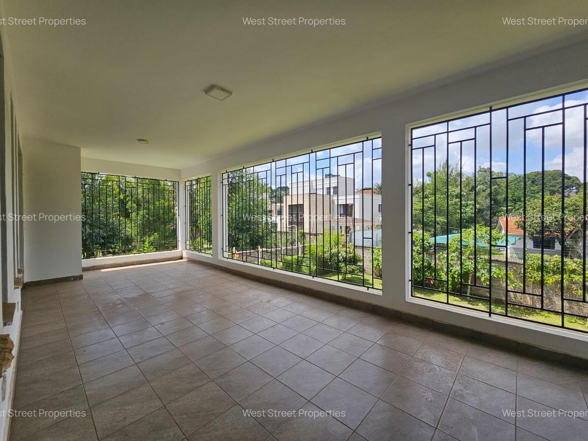 6 Bed Villa with En Suite at Lavington - 17