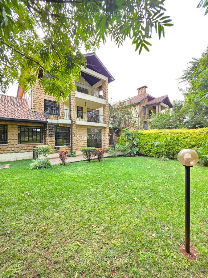 4 Bed Townhouse with En Suite at Lavington - 7