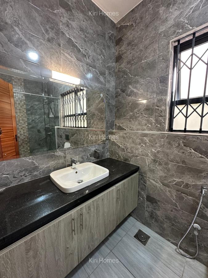 6 Bed Townhouse with En Suite in Loresho - 7