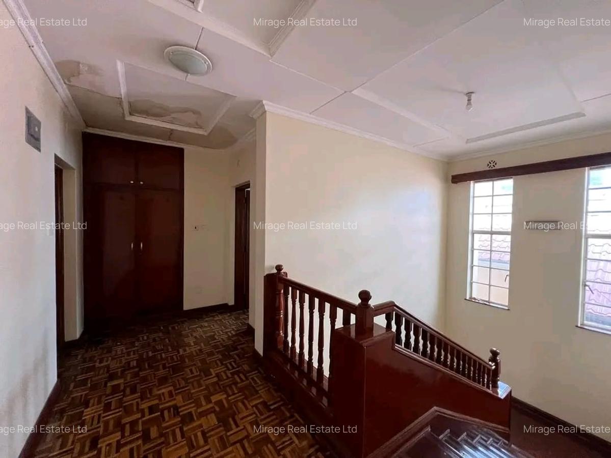 4 Bed Villa with En Suite in Lavington - 6