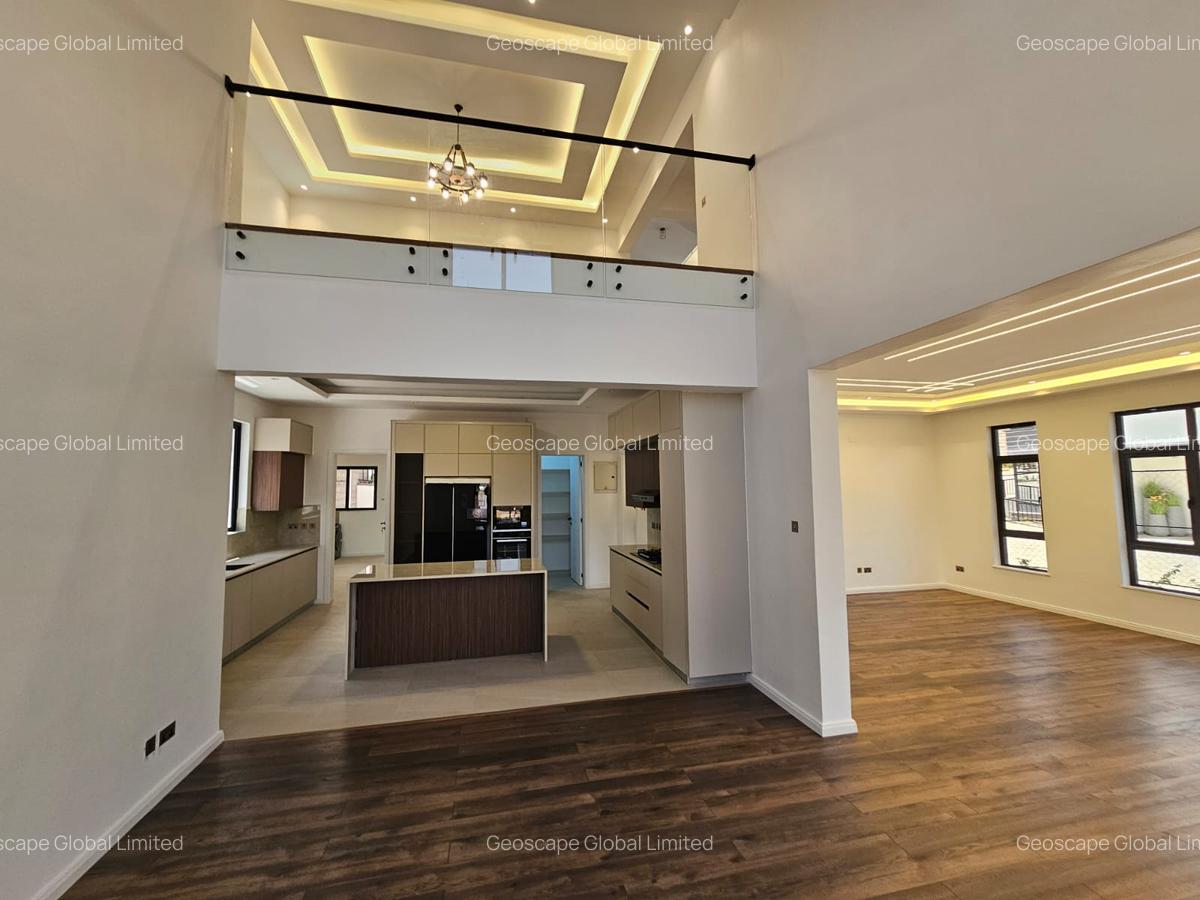 5 Bed House with En Suite in Lavington - 12