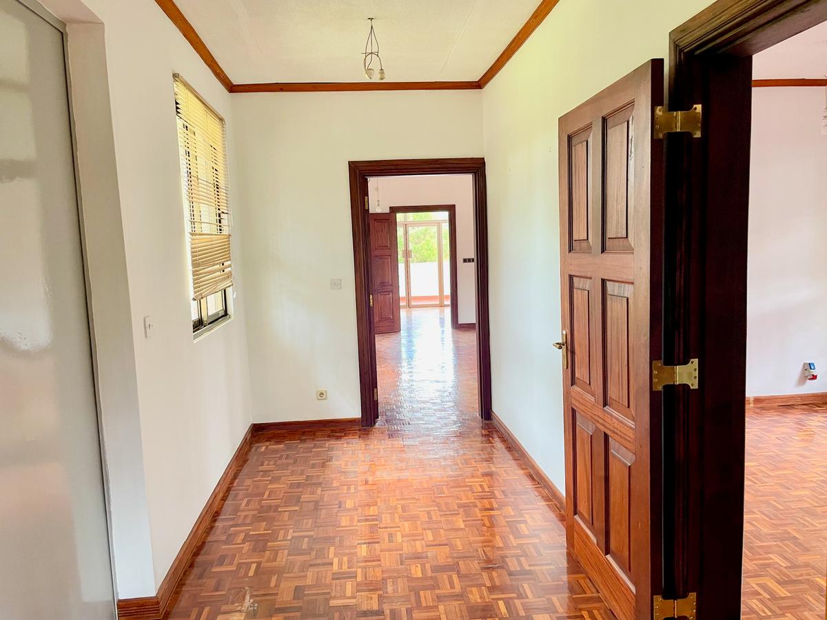 10 Bed House with En Suite in Rosslyn - 16