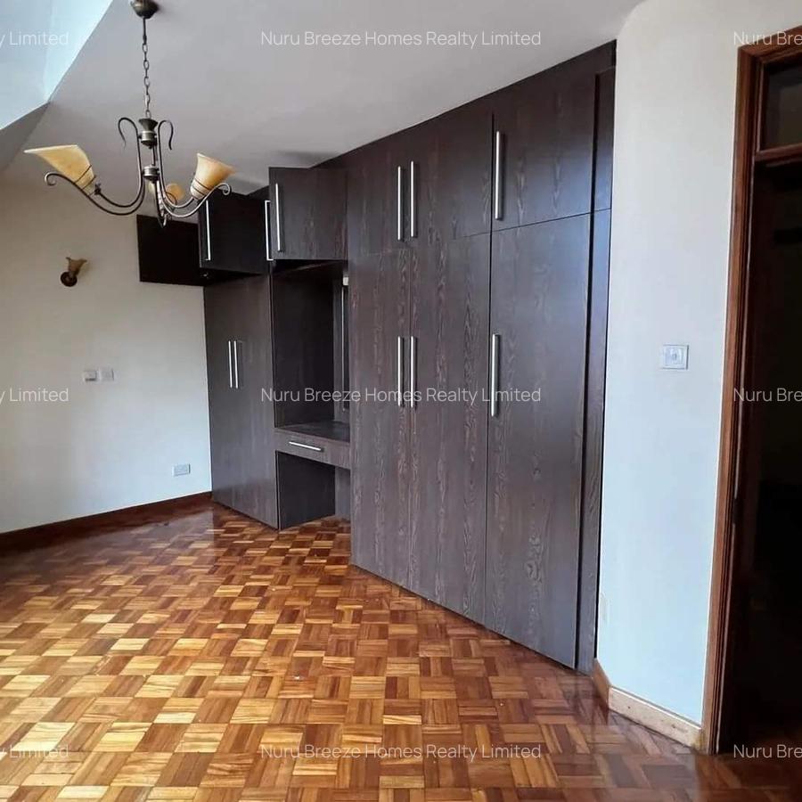 4 Bed Townhouse with En Suite in Lavington - 19