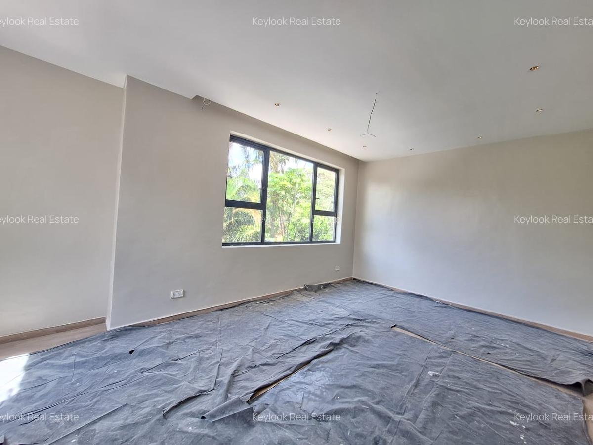 5 Bed Townhouse with En Suite at Lavington - 11