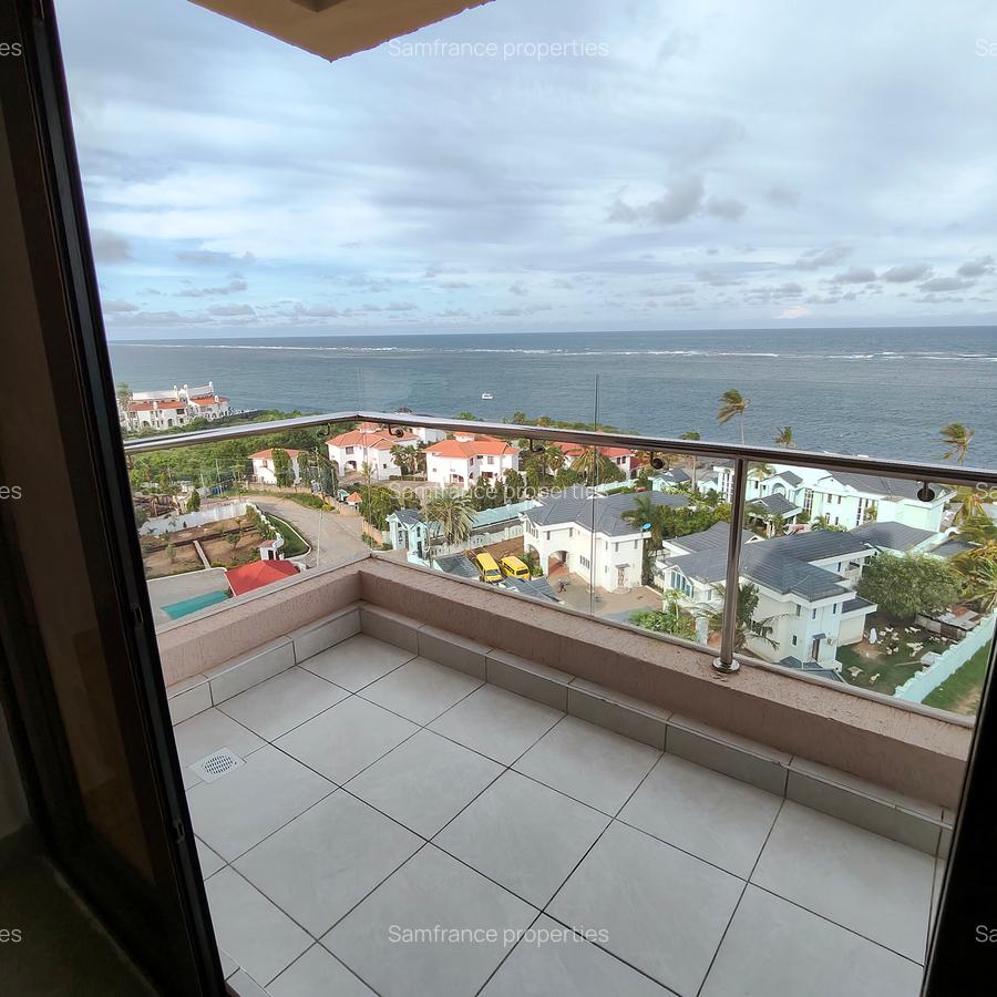 Serviced 4 Bed Apartment with En Suite at 1St Avanue - 6