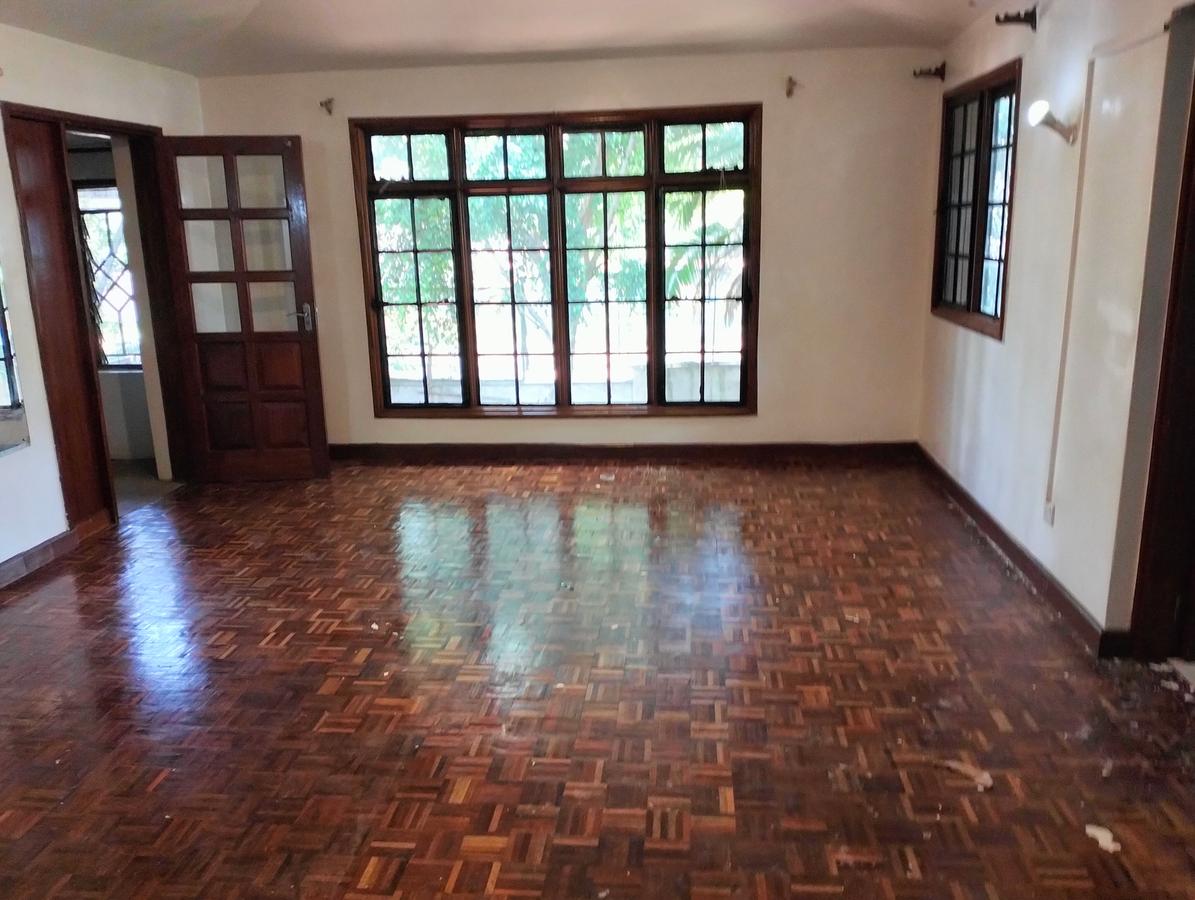 5 Bed Townhouse with En Suite in Lavington - 4