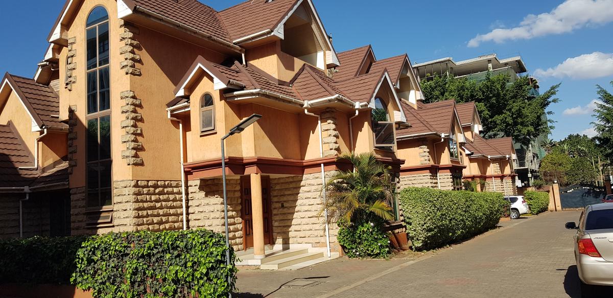 5 Bed Townhouse with En Suite at Elmolo Drive - 4