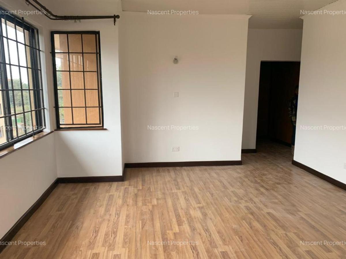 4 Bed Apartment with En Suite at Brookside Dr - 4