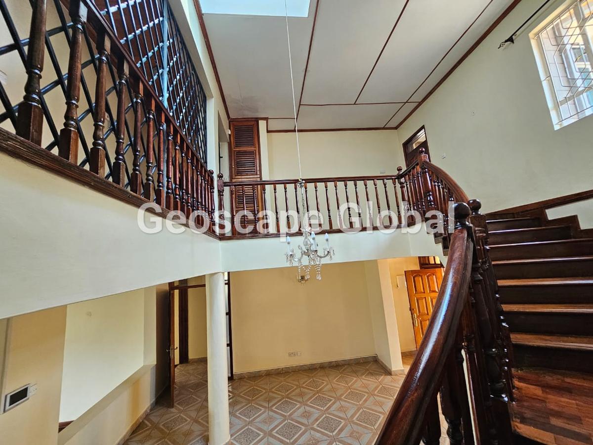 5 Bed House with En Suite in Runda - 9