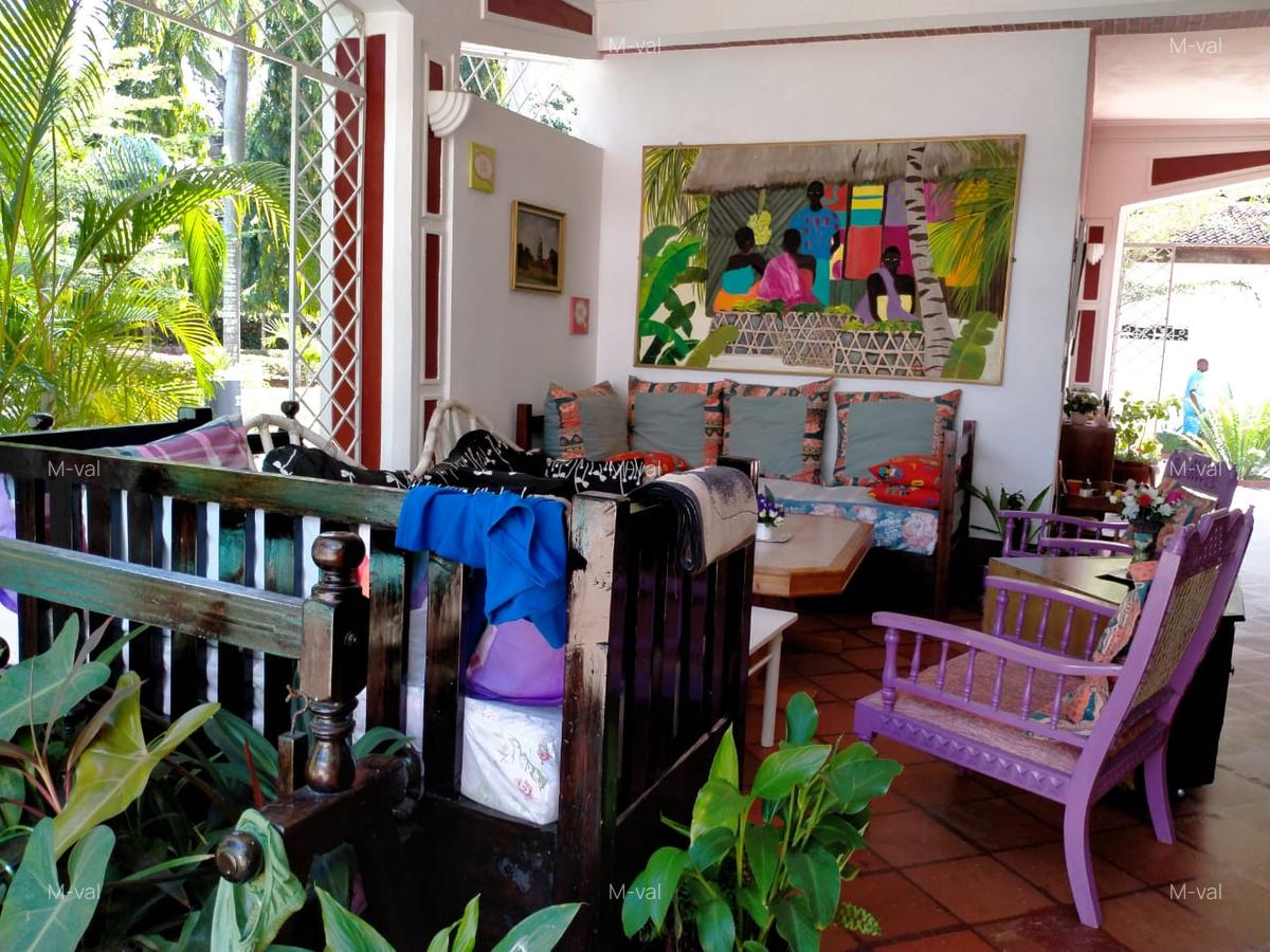 4 Bed Villa with En Suite at Casuarina - 7