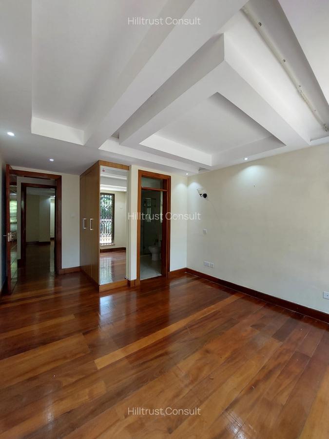 5 Bed Townhouse with En Suite in Lavington - 6