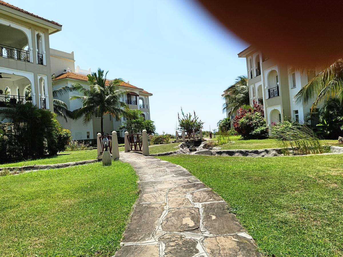 Serviced 3 Bed Apartment with En Suite at Third Avanue - 8