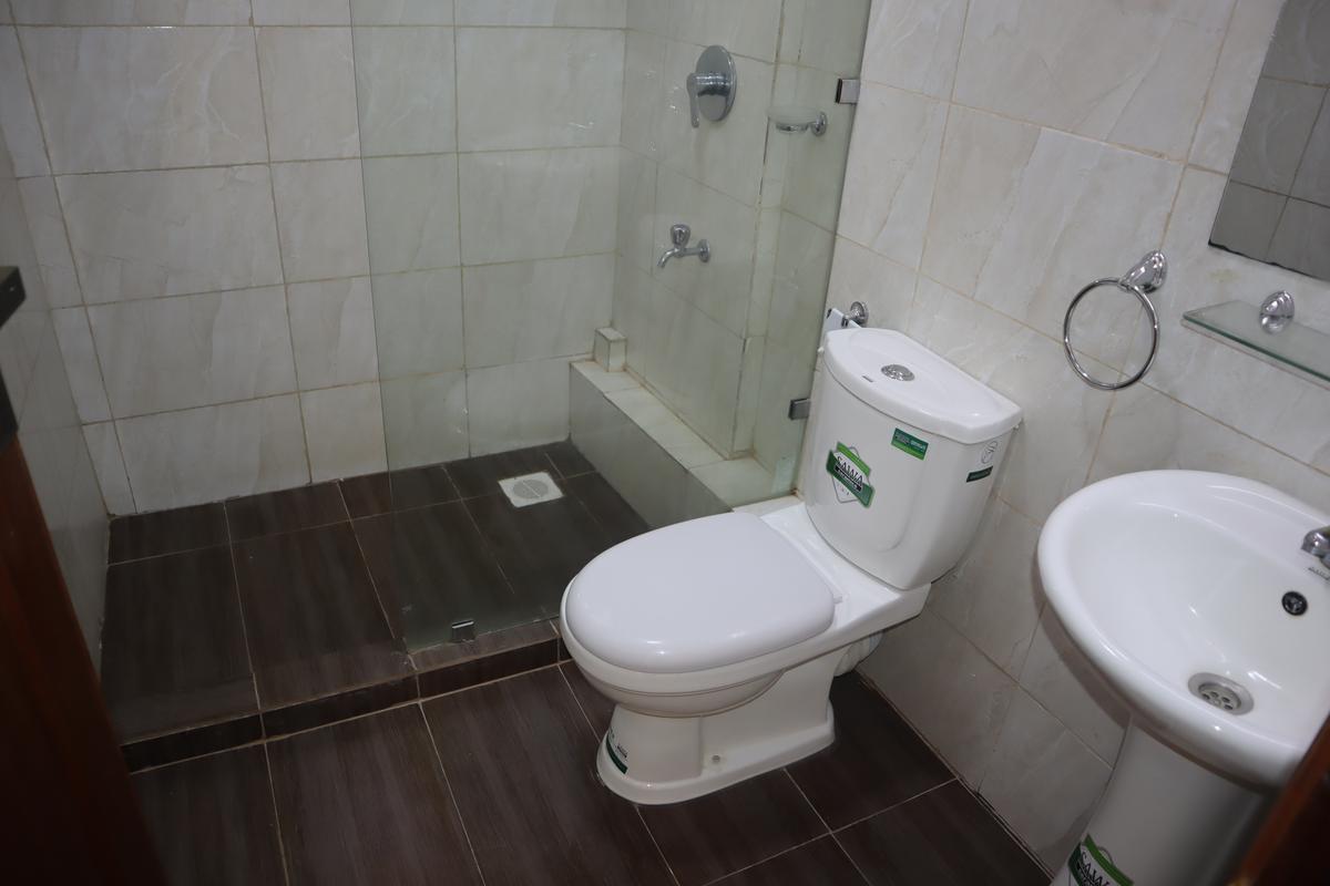 4 Bed Villa with En Suite at Near Gateway Mall - 18