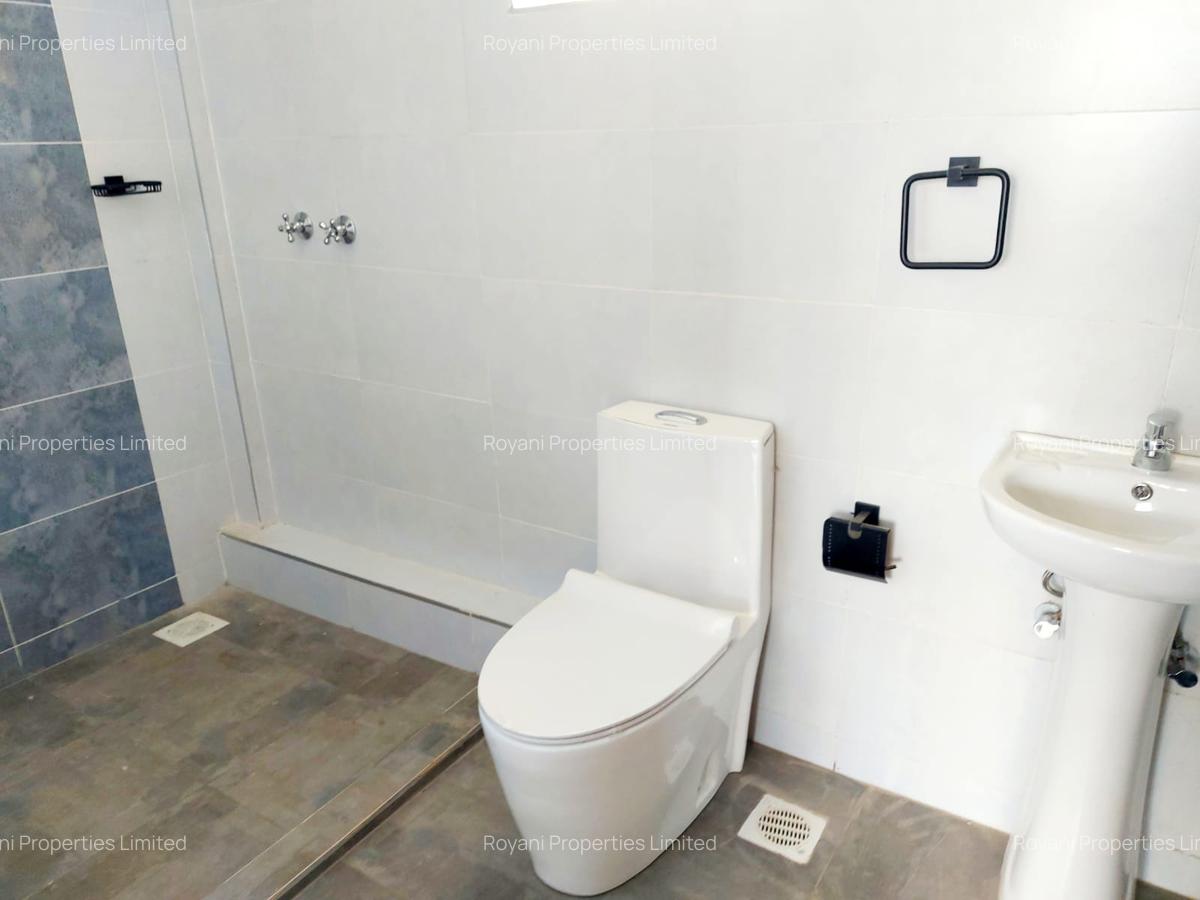 3 Bed Villa with En Suite at Fourways Junction - 12