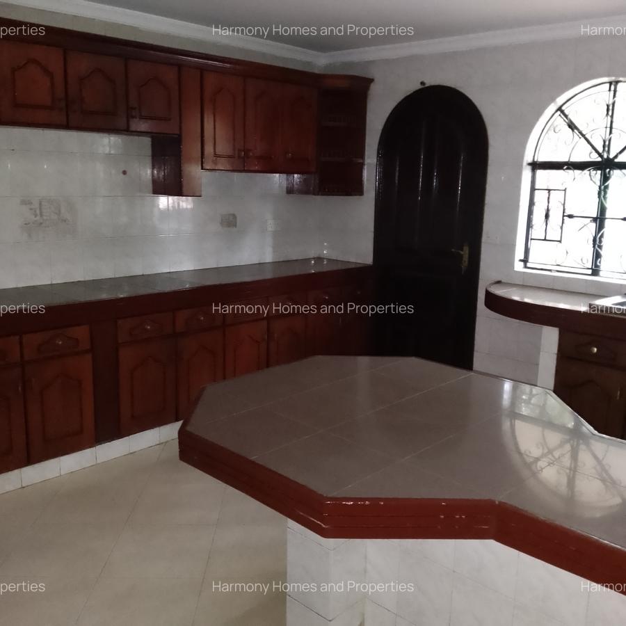 5 Bed Townhouse with En Suite at Riverside - 8