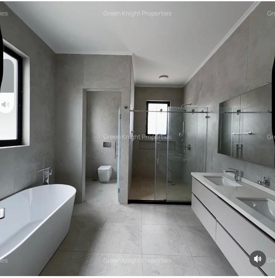 5 Bed House with En Suite in Lavington - 2