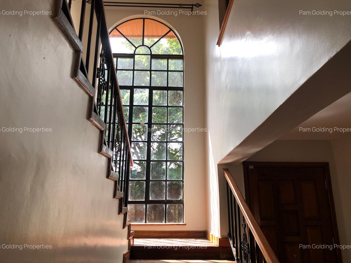 4 Bed House with En Suite in Runda - 10