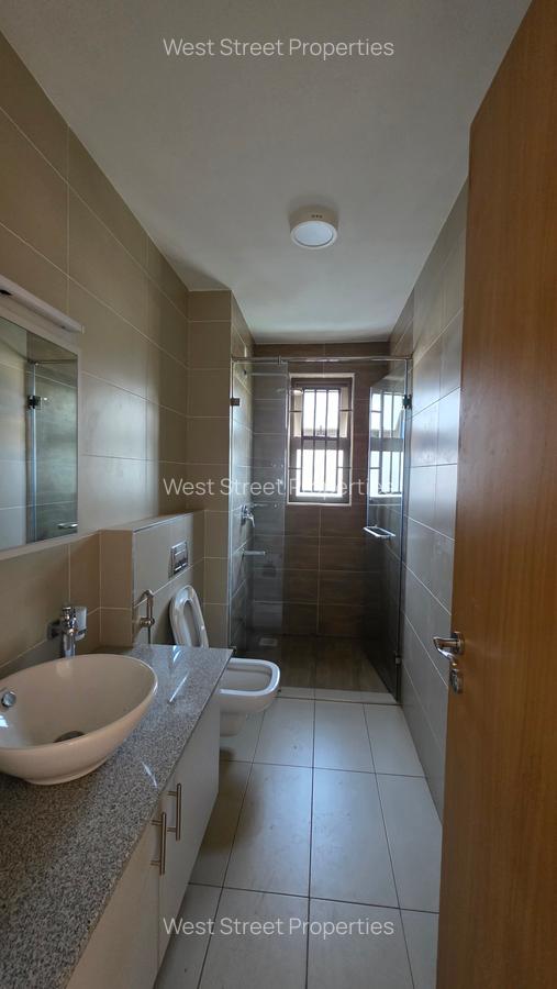 2 Bed Apartment with En Suite at Lavington - 7