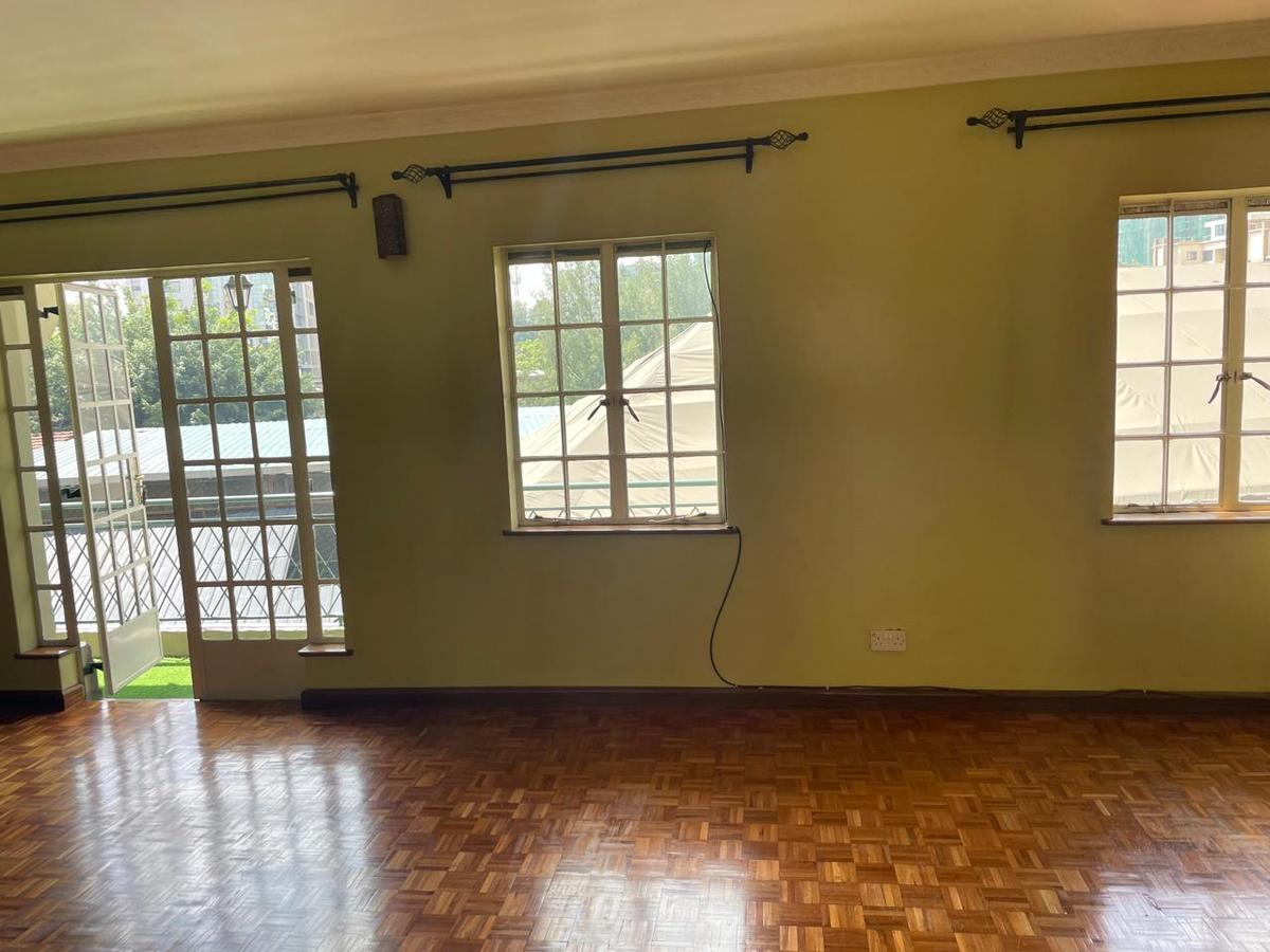 2 Bed Apartment with En Suite in Kilimani - 8