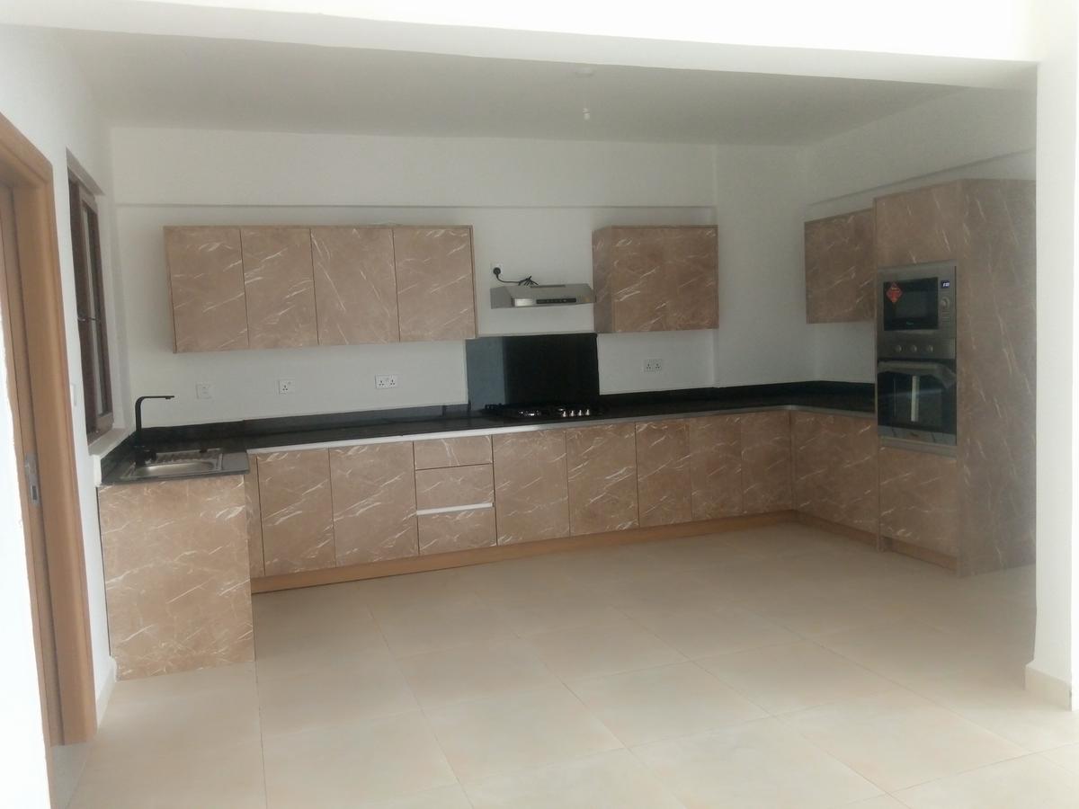 3 Bed Apartment with En Suite in Westlands Area - 11