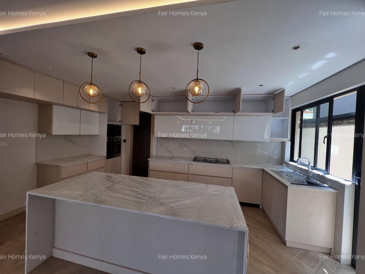 6 Bed Townhouse with En Suite at Convent Drive - 2