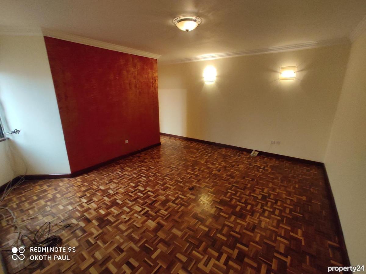 5 Bed Townhouse with En Suite in Lavington - 12