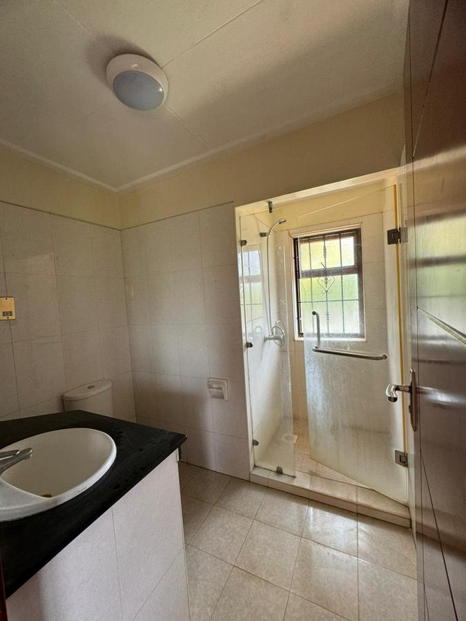 5 Bed Townhouse with En Suite in Runda - 17