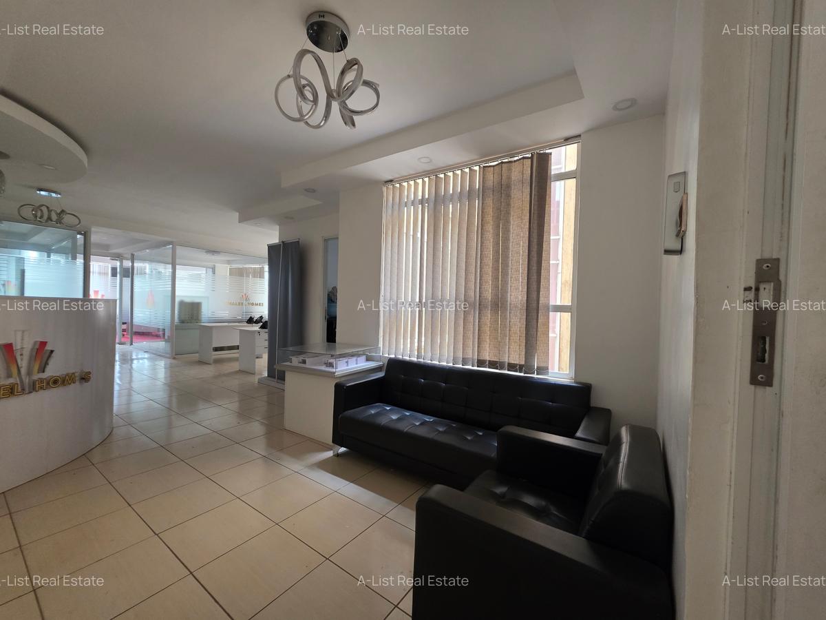 1,205 ft² Office with Service Charge Included at 3Rd Avenue Parklands - 2