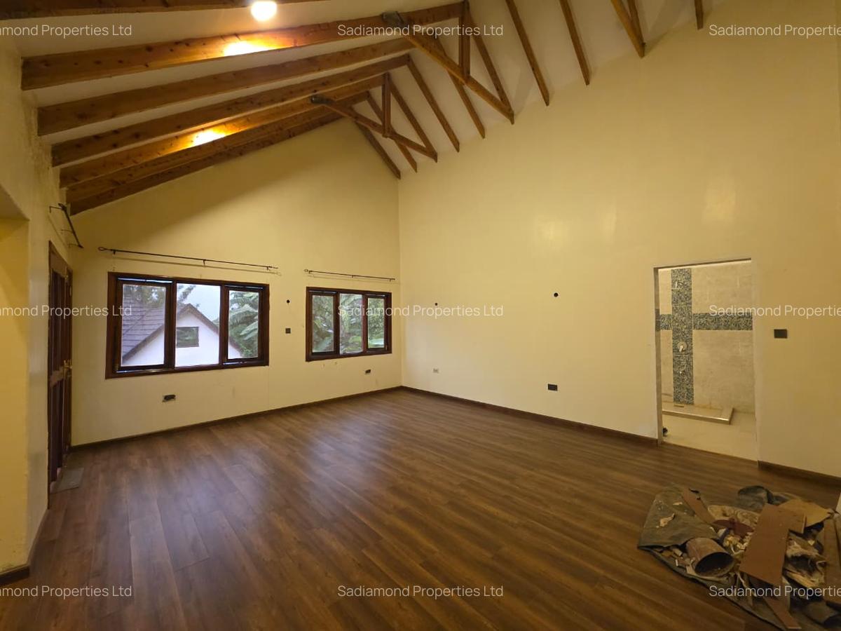 7 Bed House with En Suite in Ridgeways - 10