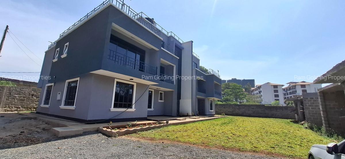 5 Bed Townhouse with En Suite at Safari Park - 11
