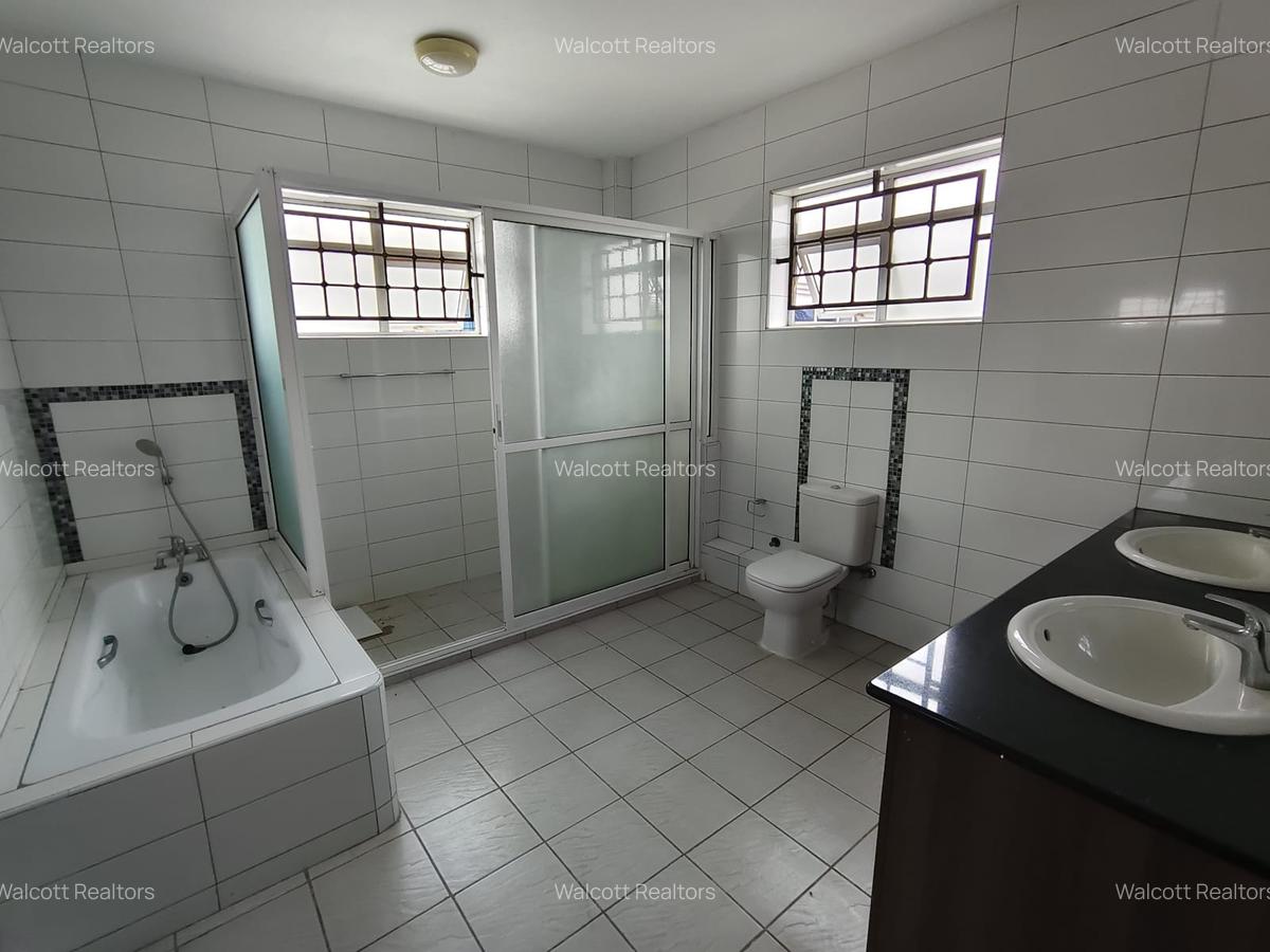 3 Bed Apartment with En Suite in Westlands Area - 6