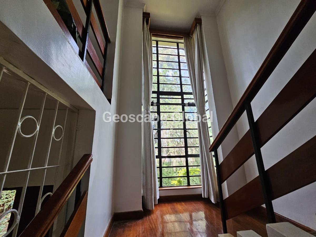 4 Bed House with En Suite in Nyari - 16