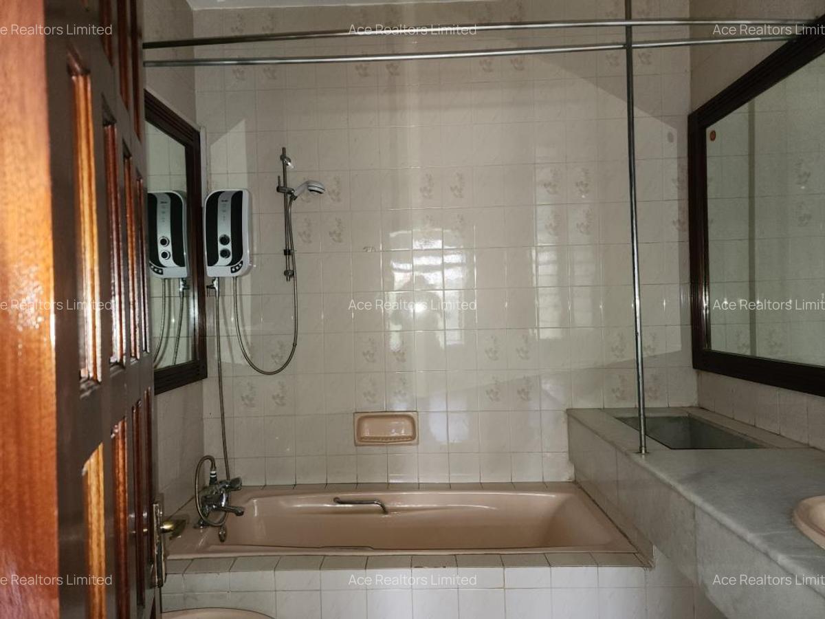 5 Bed Townhouse with En Suite at Old Muthaiga - 15