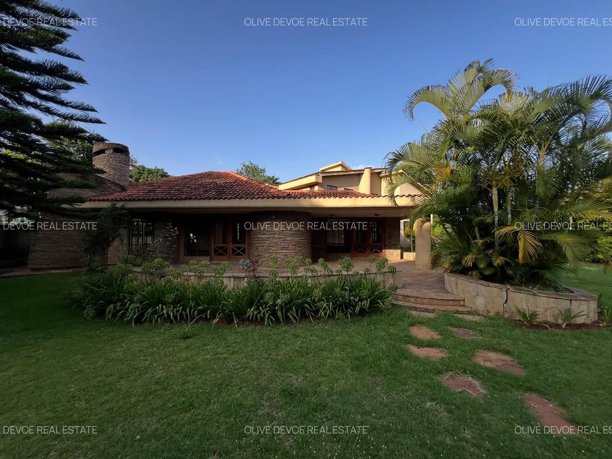 5 Bed House with En Suite in Runda - 2