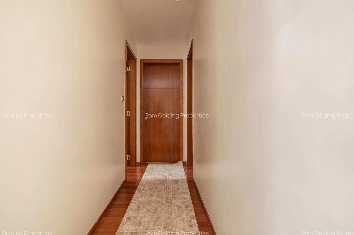 3 Bed Apartment with En Suite in Parklands - 7